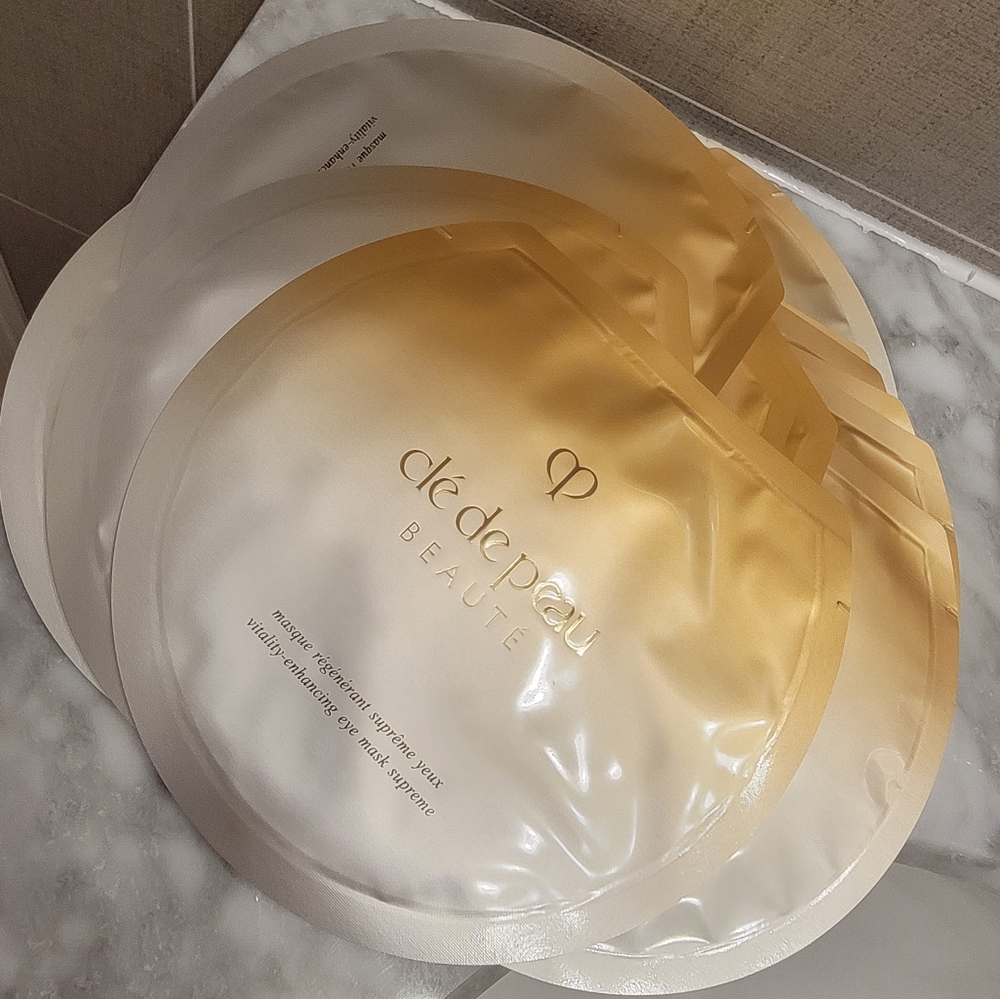 🌸🌸 Cle De Peau Eye Mask Supreme